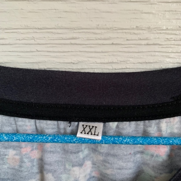 Floral Short Sleeve Blouse. Size XXL - Picture 5 of 9